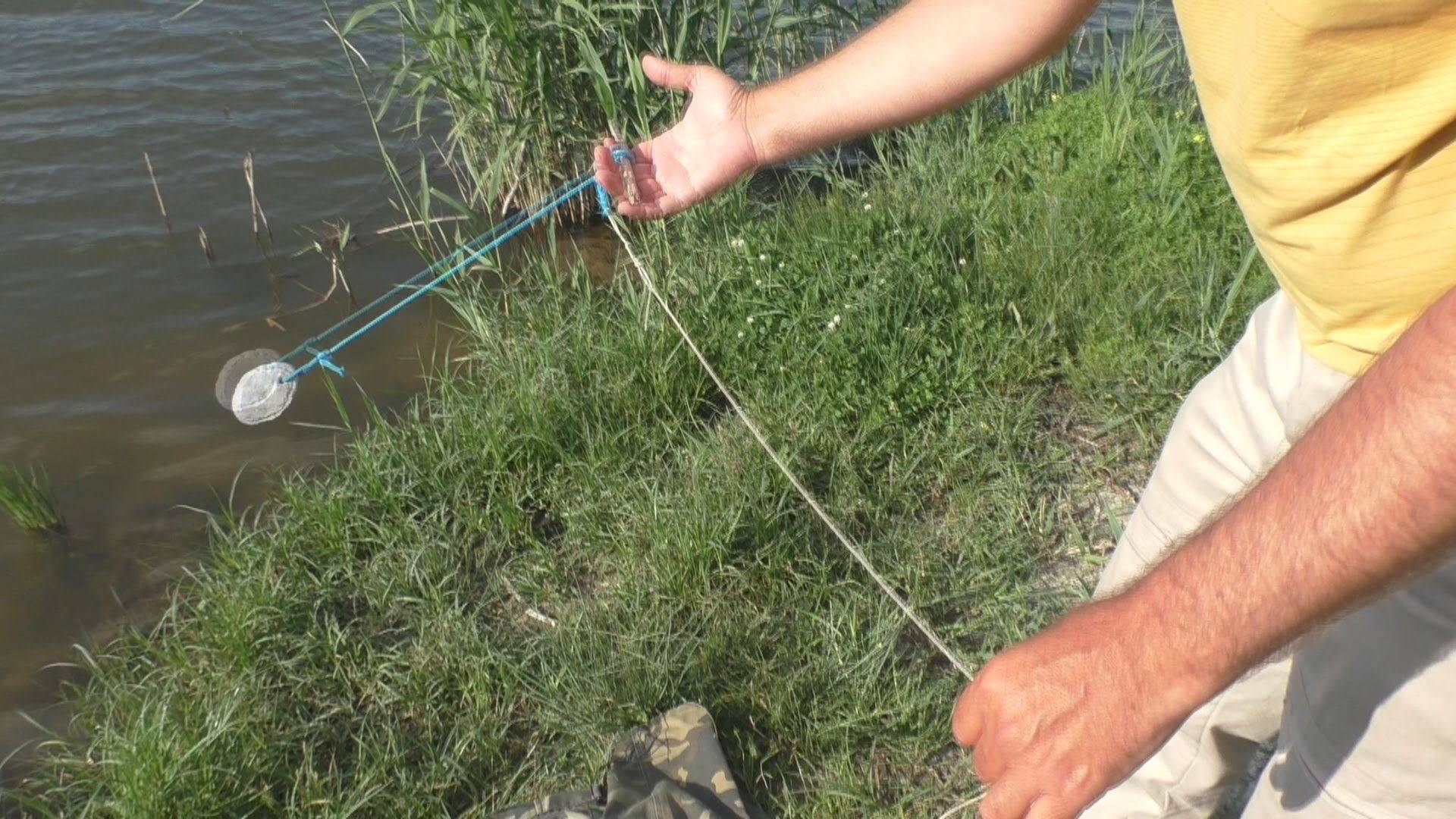 Как ловить рыбу без удочки? видео