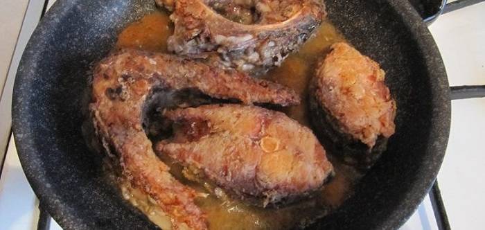 Жареный сазан на сковороде: рецепты, готовим стейки, филе, рыбу целиком