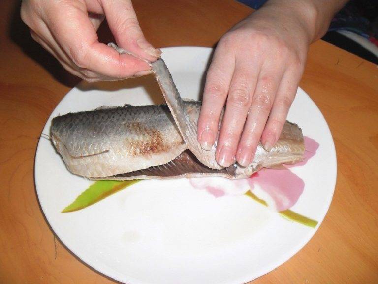 Как почистить рыбу осетр