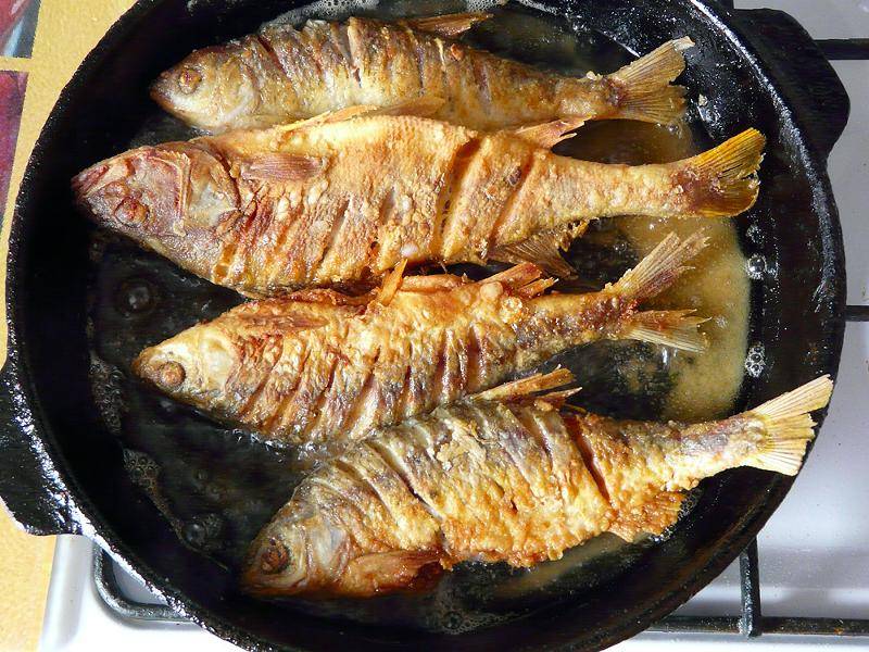 Как жарить речную рыбу на сковороде