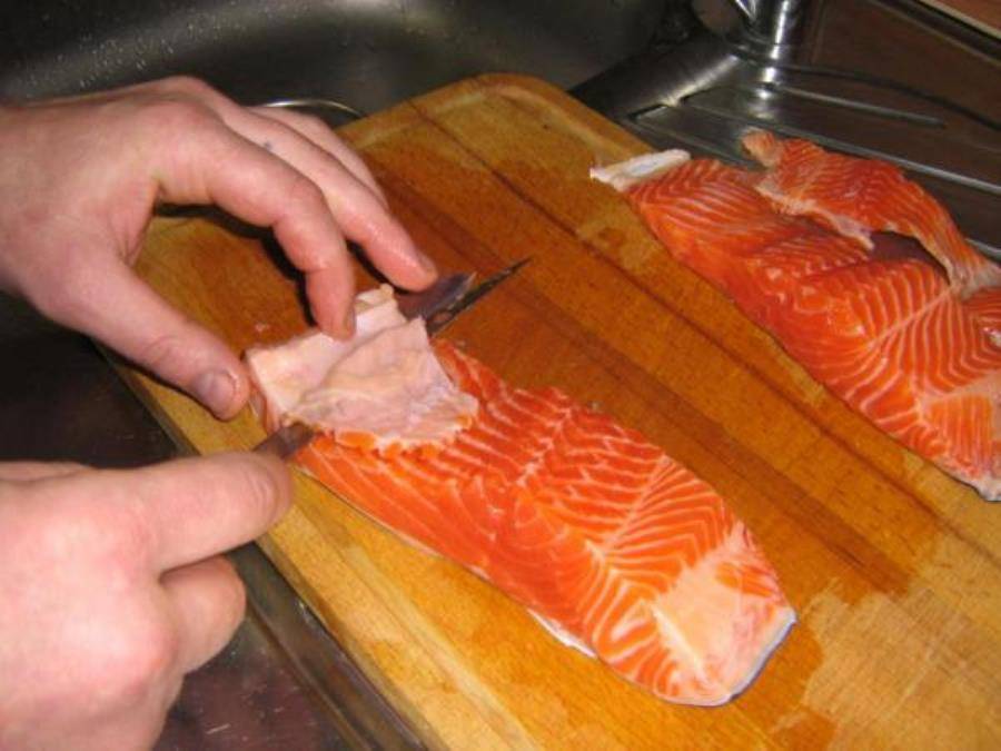 Как правильно разделать лосося: процесс разделки, хитрости, полезные свойства