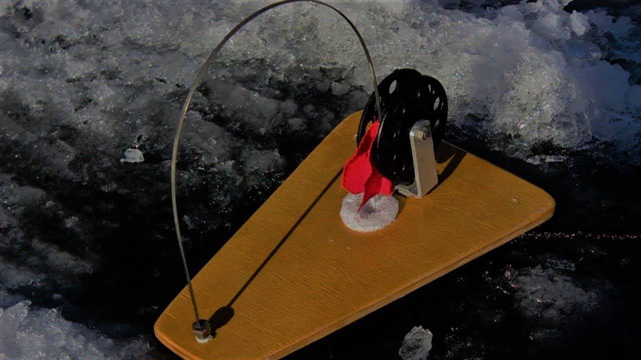 Как ловить щуку по первому льду?