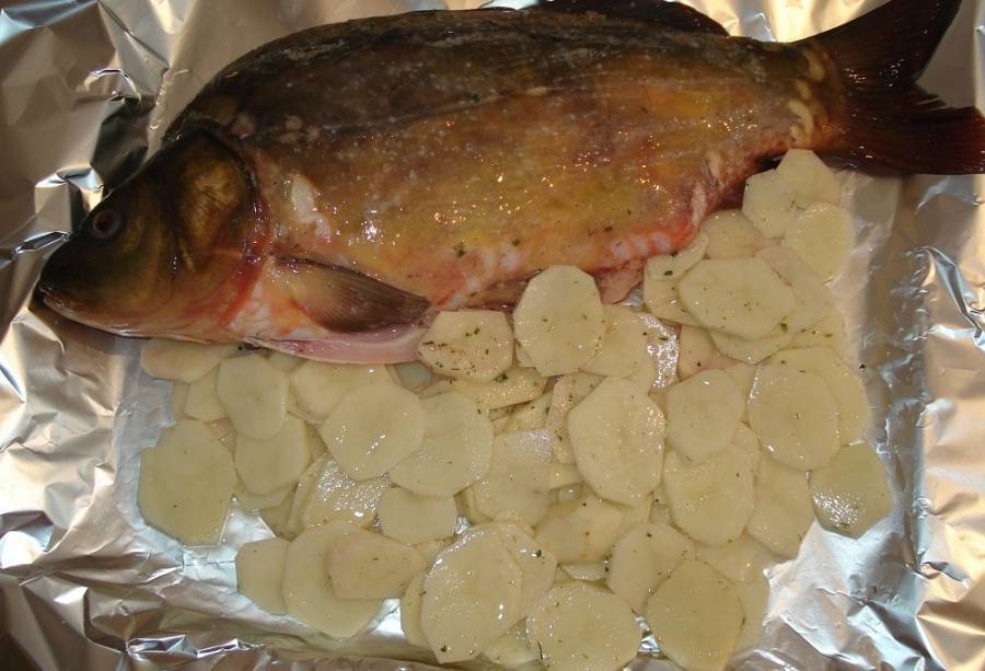 Фаршированный лещ в духовке с картошкой - приготовление дома