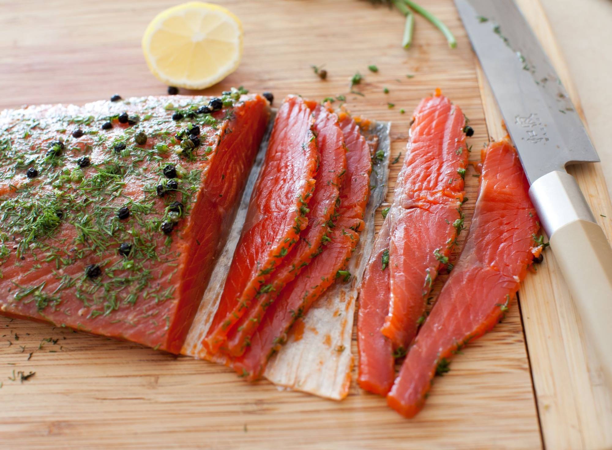Как солить лосося дома правильно и вкусно