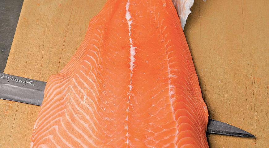Как правильно разделать лосося: процесс разделки, хитрости, полезные свойства