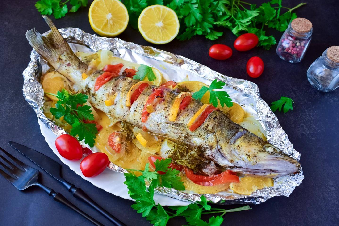 Красная рыба, запеченная в духовке - лучшие рецепты блюд