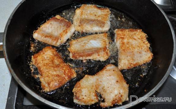 Как жарить рыбу на сковороде в муке: рецепты с фото пошагово - ешь здорово!