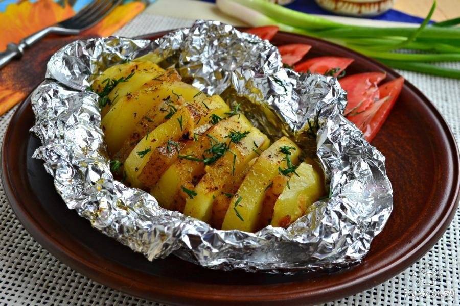 Караси, запеченные с картошкой в духовке - 11 пошаговых фото в рецепте