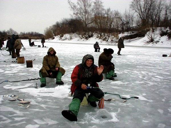 Рыбалка зимой на течении — тактика поиска на реке, снасти, подача