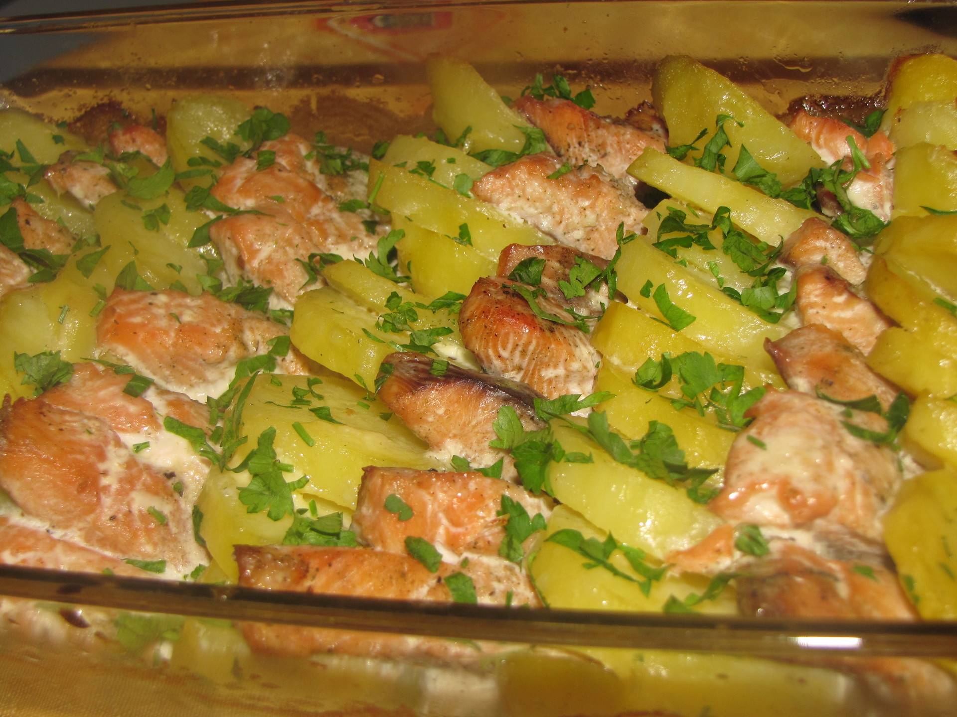 Рыба с картошкой в духовке: 5 рецептов с фото