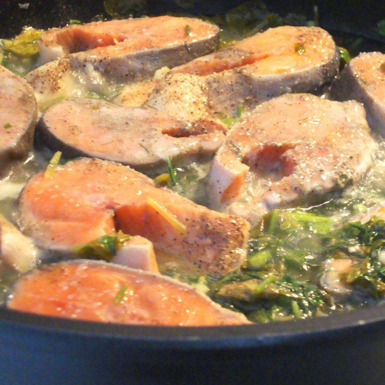 Лосось в сливочном соусе — рецепты, как приготовить в духовке или на сковороде