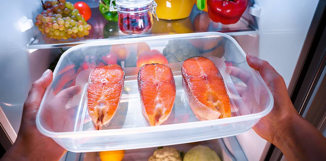 Как хранить копченую рыбу (холодного и горячего копчения) в домашних условиях, в холодильнике, в морозилке