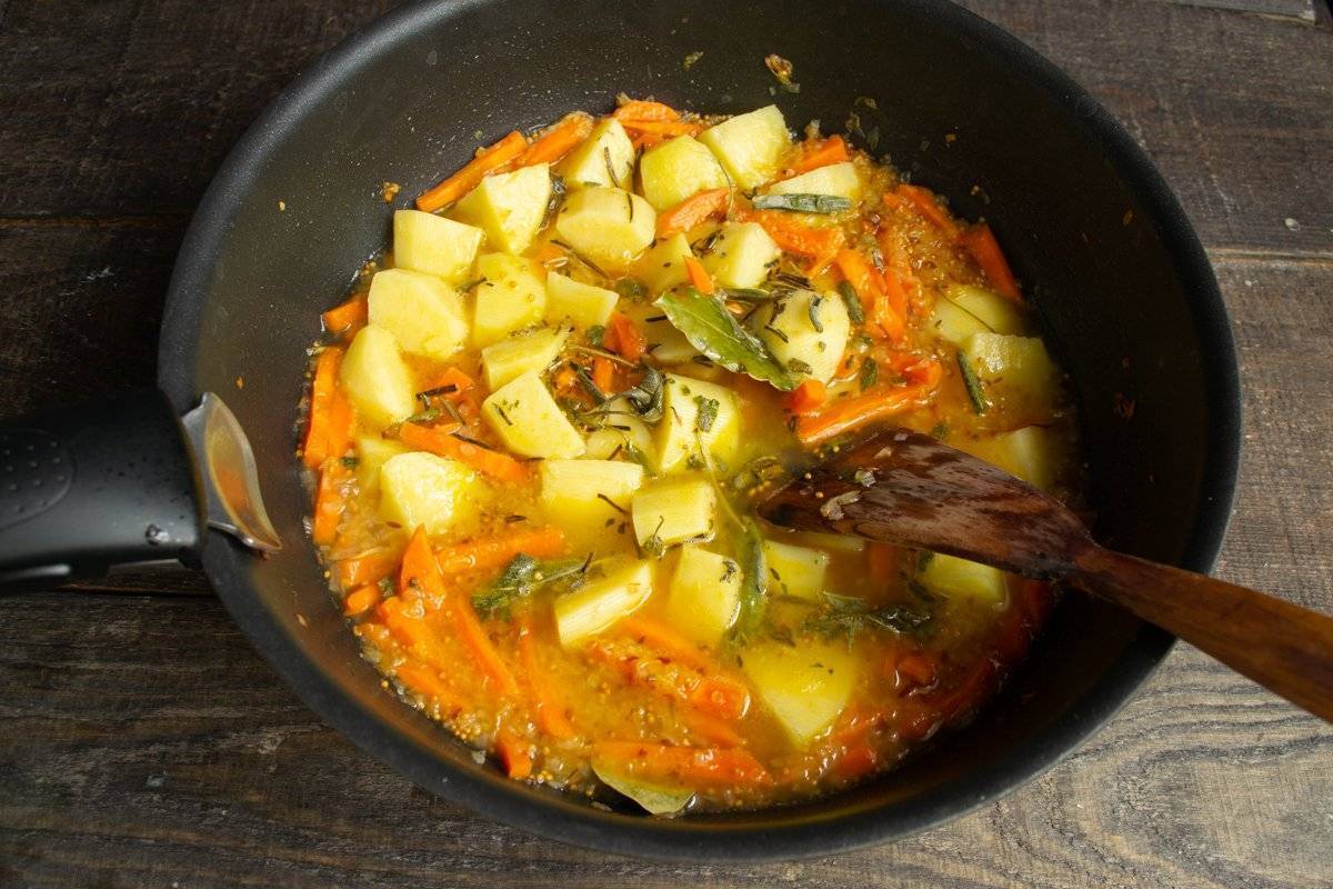 Тушеная рыба с морковью и луком. рецепты на каждый день :: syl.ru