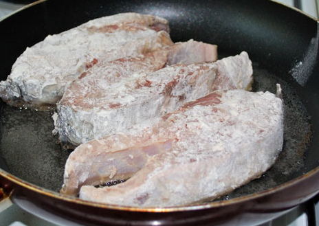 Как вкусно приготовить налима на сковороде: рецепты жареной рыбы, правила чистки