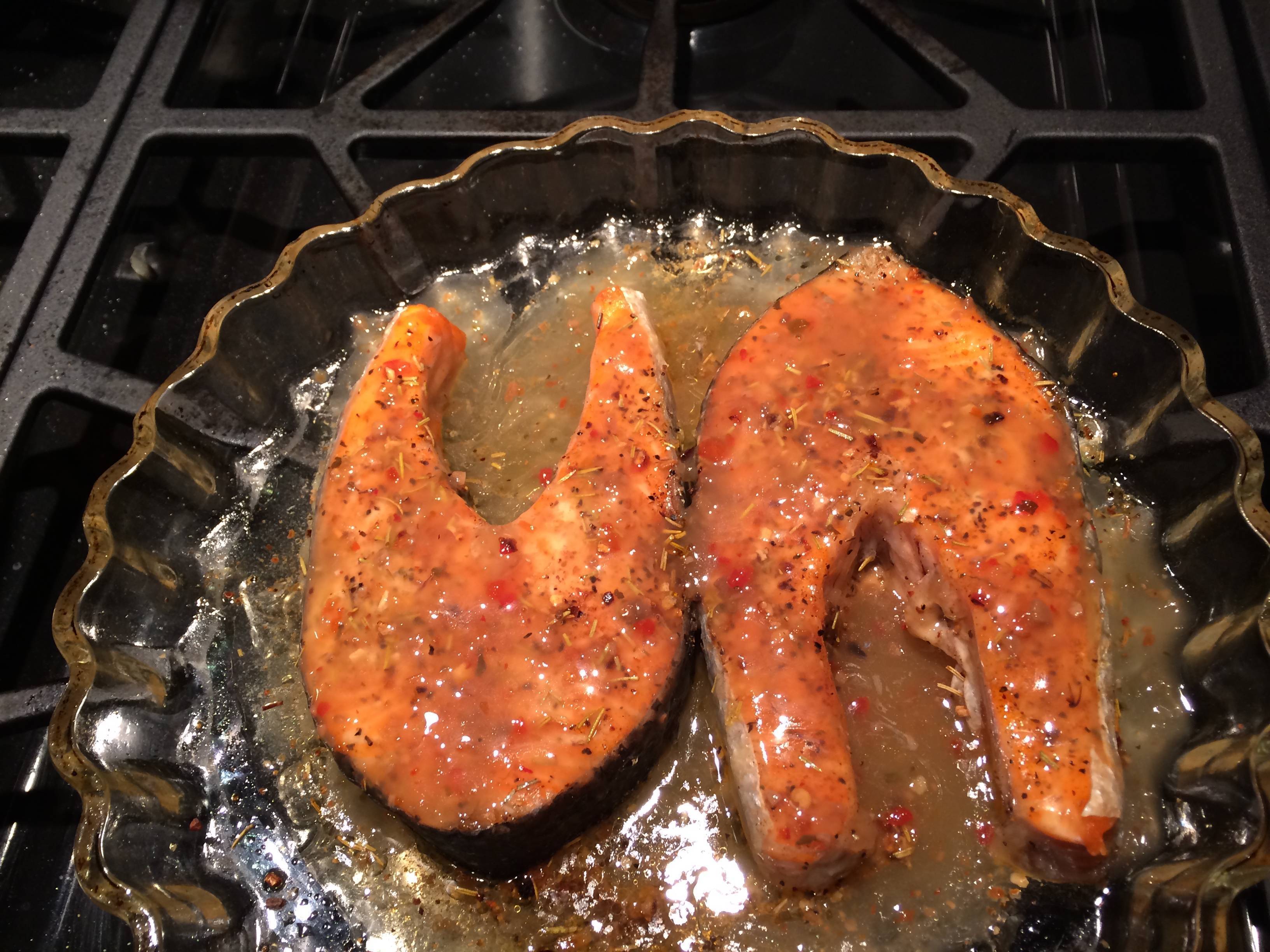Лосось, запечённый в духовке, вкусный рецепт сочной рыбы в фольге