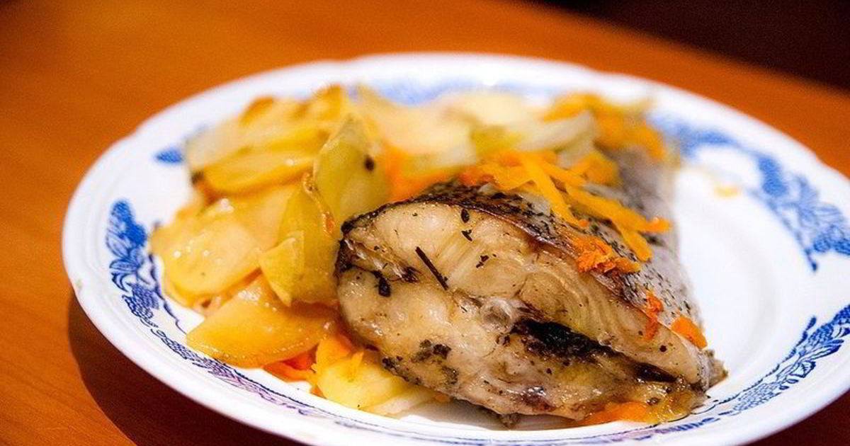 Запеченная щука – рецепт с картофелем и овощами