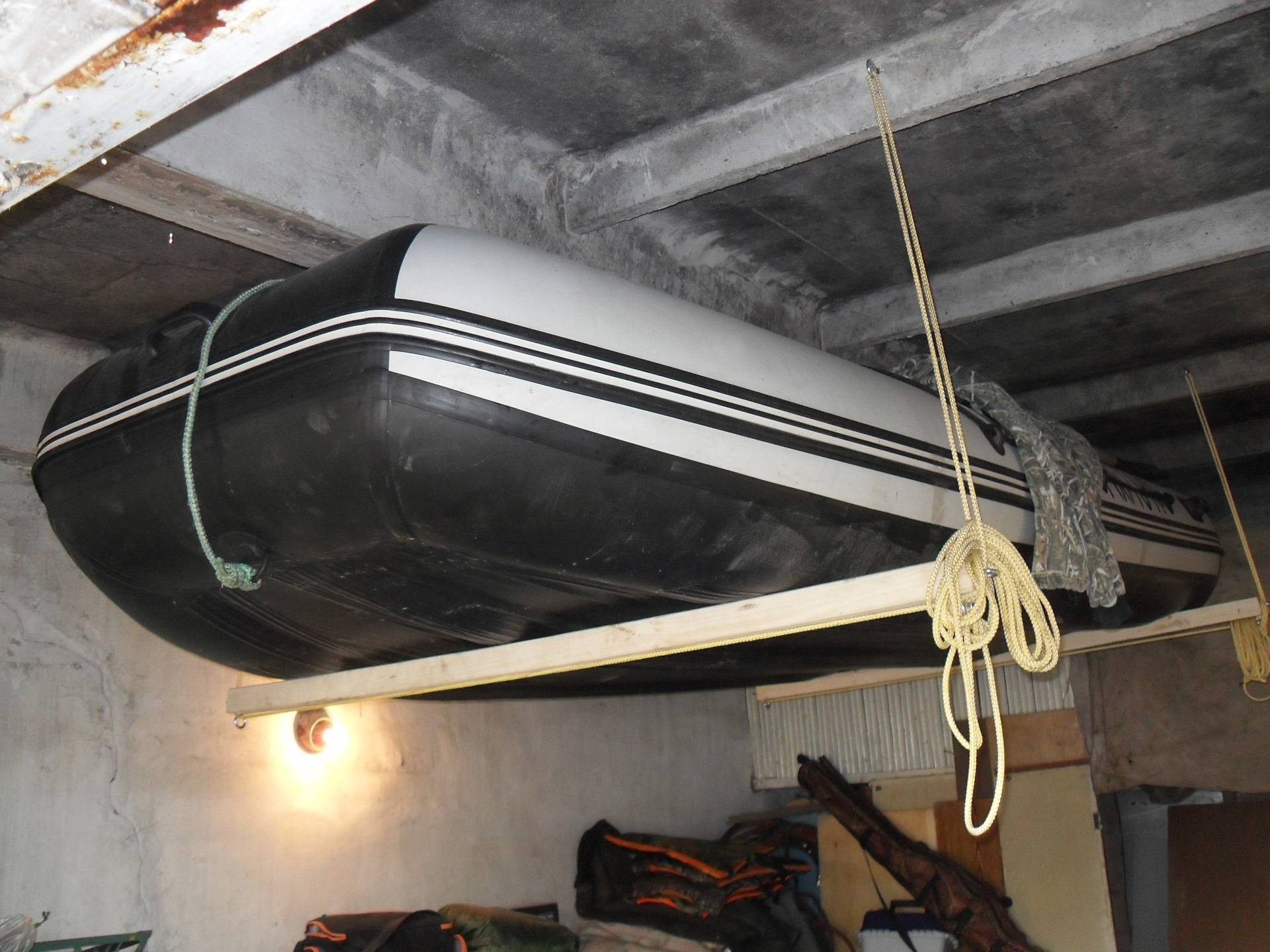Как хранить лодку в гараже зимой?