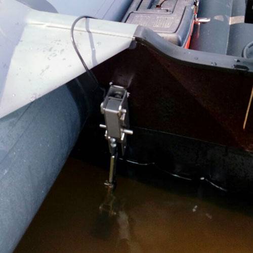 Как установить датчик эхолота на транец лодки: модели крепления, кронштейн
