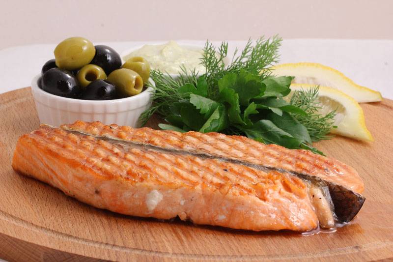 Как сделать семгу холодного копчения. копченый лосось — лучшие рецепты. как правильно и вкусно приготовить копченый лосось. состав, свойства, калорийность копченой семги