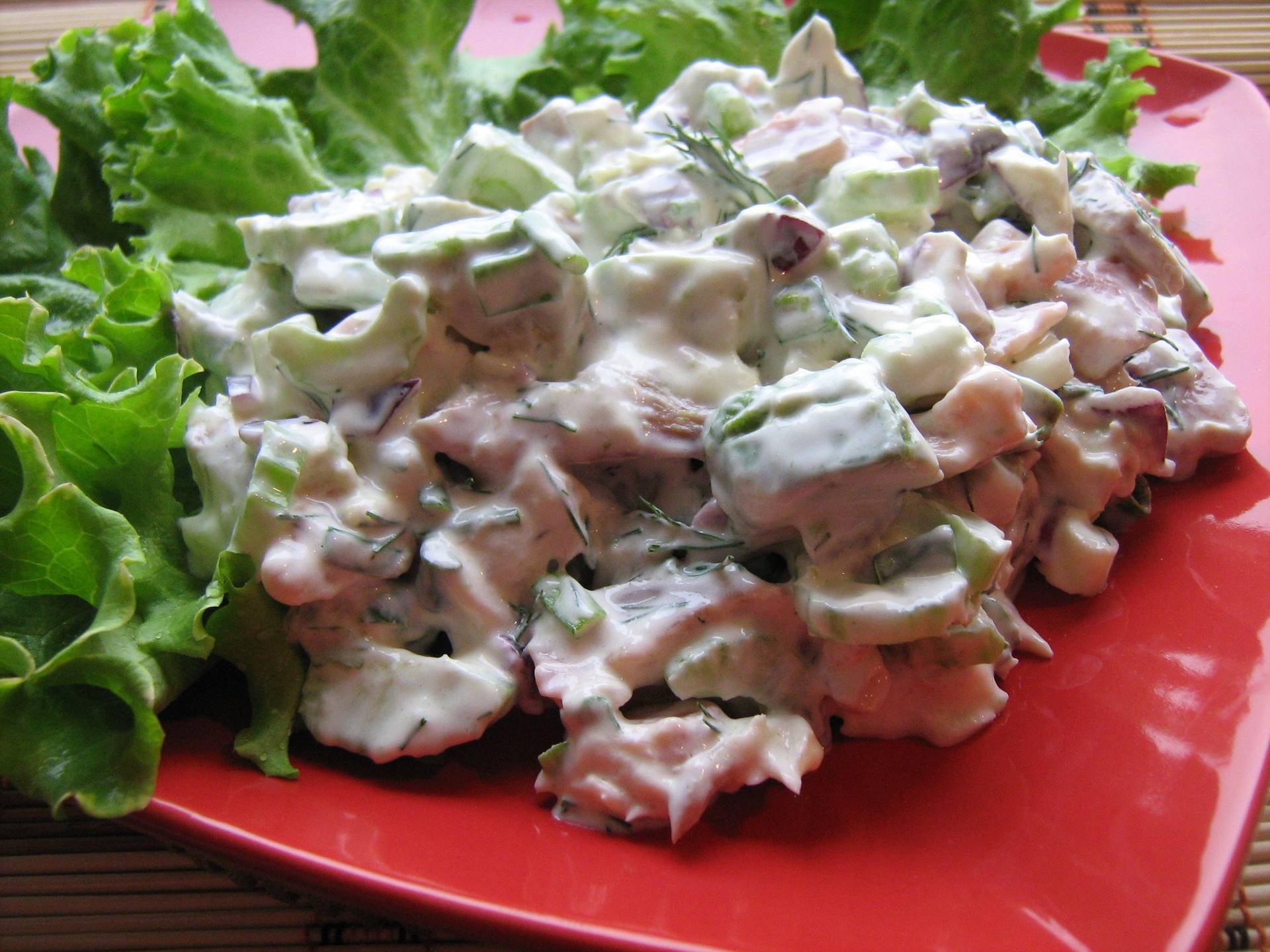Салат с рыбой горячего копчения | рецепт приготовления