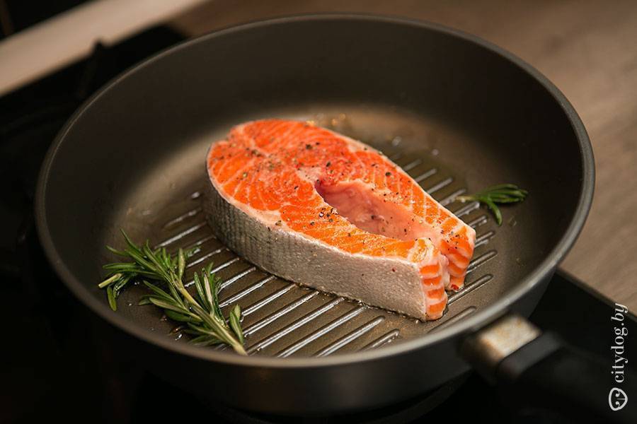 Стейк из лосося на сковороде – рецепт с пошаговыми фото, как приготовить