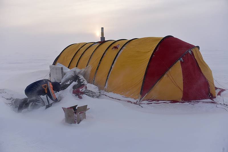 Как обогреть палатку зимой и осенью - на рыбалке, в походе, свечкой дедовским способом, видео