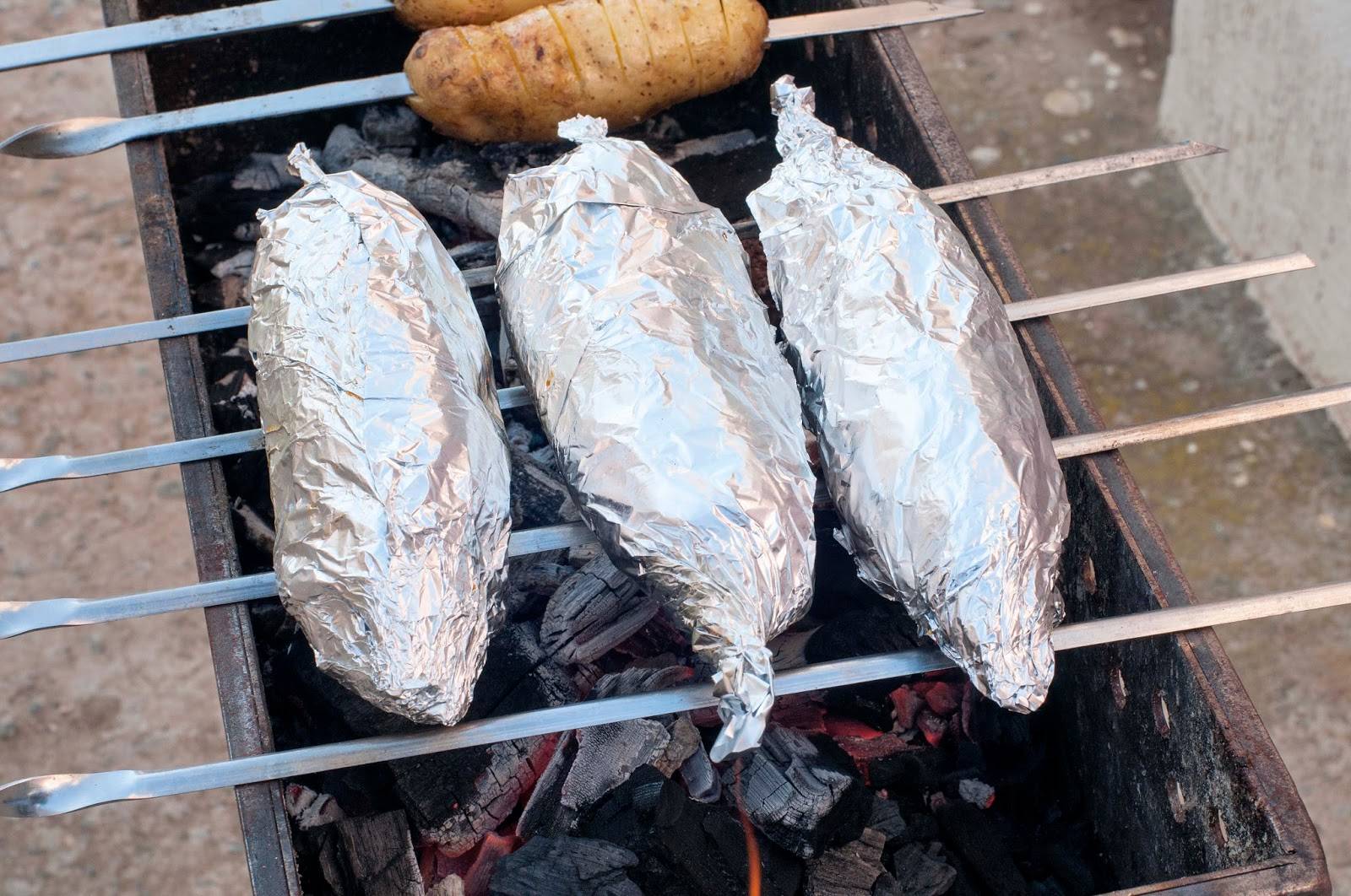 Рыба в фольге на углях — 5 рецептов, как приготовить запеченную рыбу