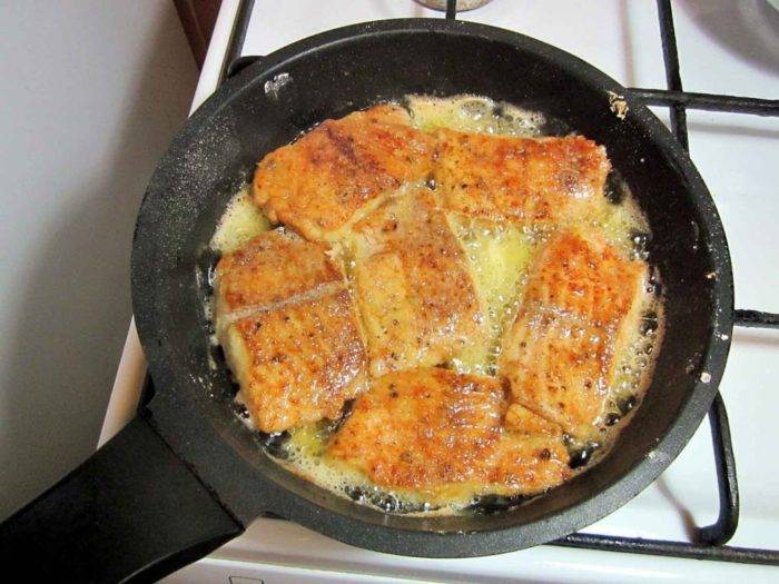 Сколько жарить рыбу на сковороде (красную, речную)? | whattimes.ru