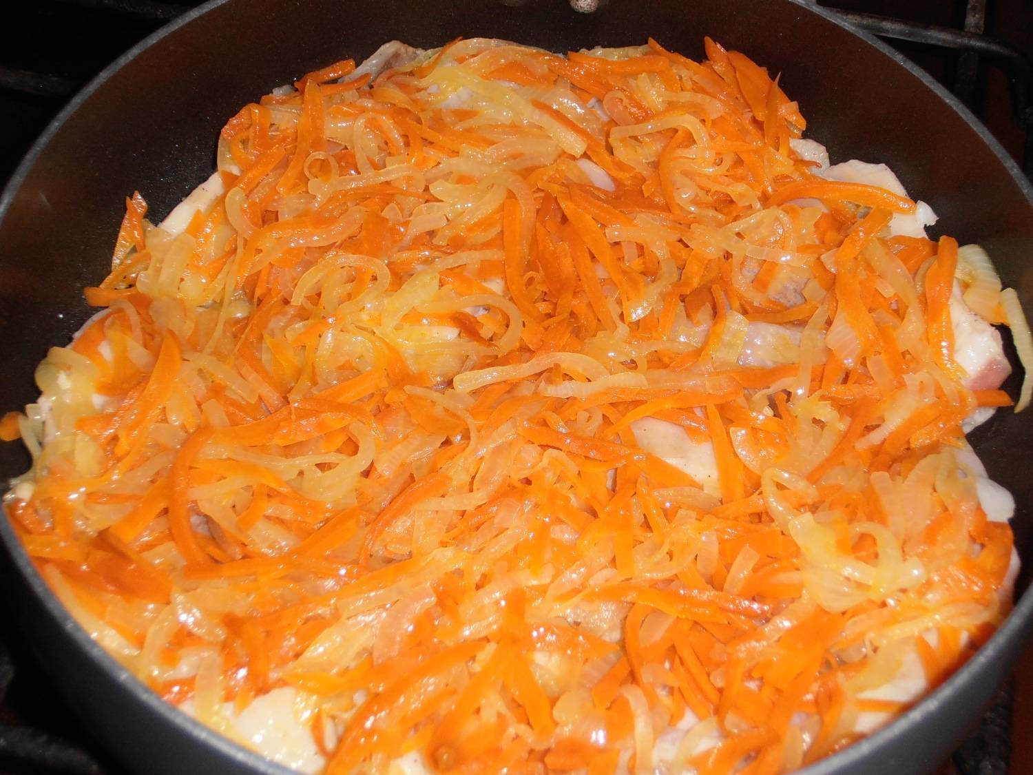 Рыба, тушеная с морковью и луком — 5 рецептов приготовления