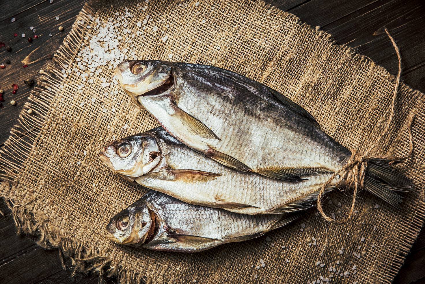 Как хранить вяленую рыбу: правила, нюансы и особенности хранения рыбы