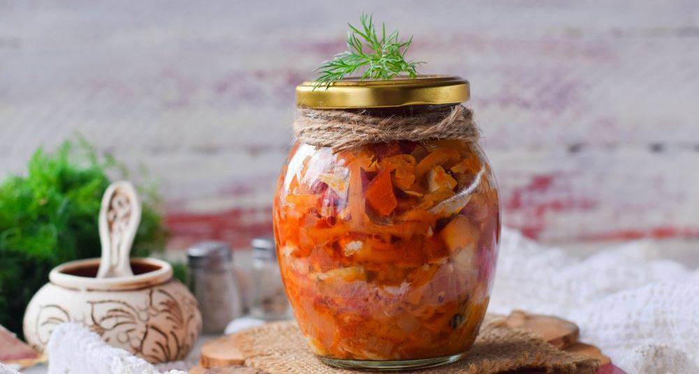 Салат из скумбрии с овощами на зиму — 6 рецептов классной заготовки