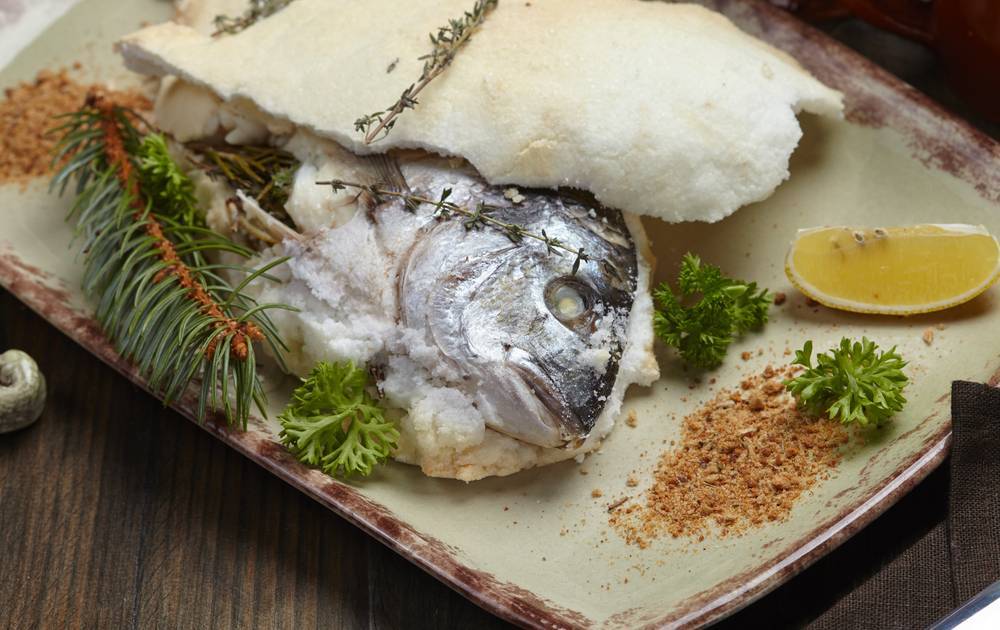 Рыба запеченная в соли - вкусные рецепты приготовления