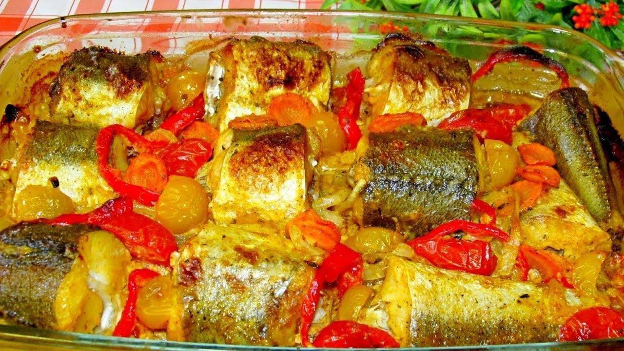 Рыба, запеченная с овощами в духовке — 8 рецептов приготовления
