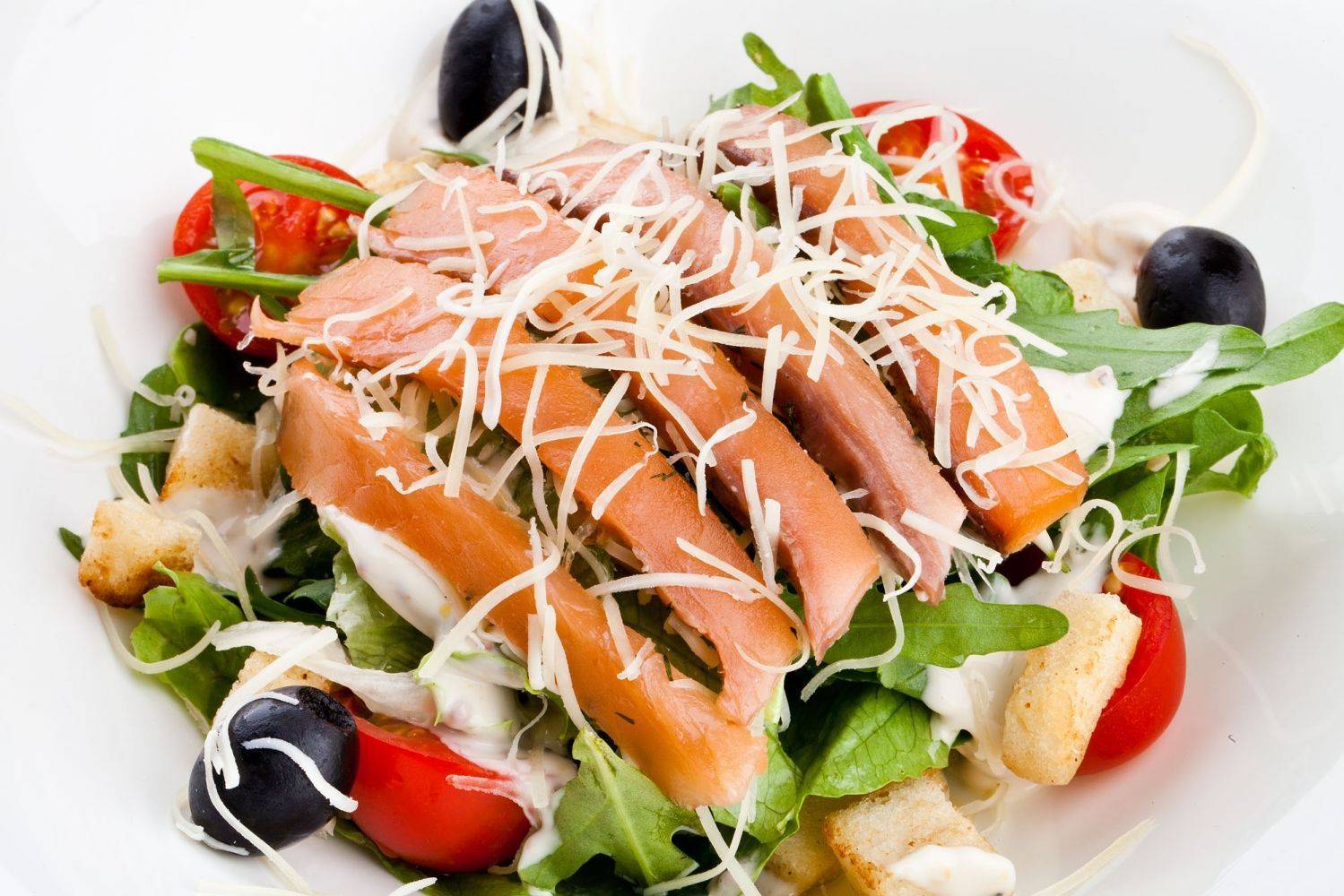 Салат цезарь с семгой — правильные рецепты. быстро и вкусно готовим салат цезарь с семгой .