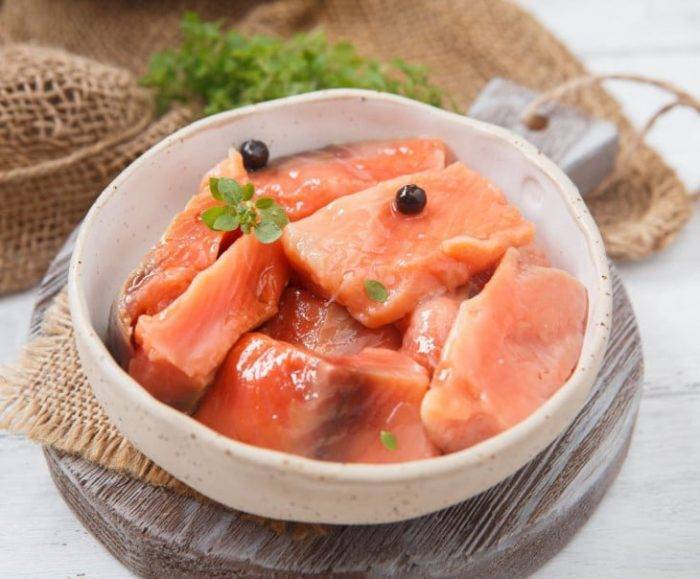 Нерка или кижуч: какая рыба лучше и жирнее, сравнение вкуса и рецепты приготовления стейков