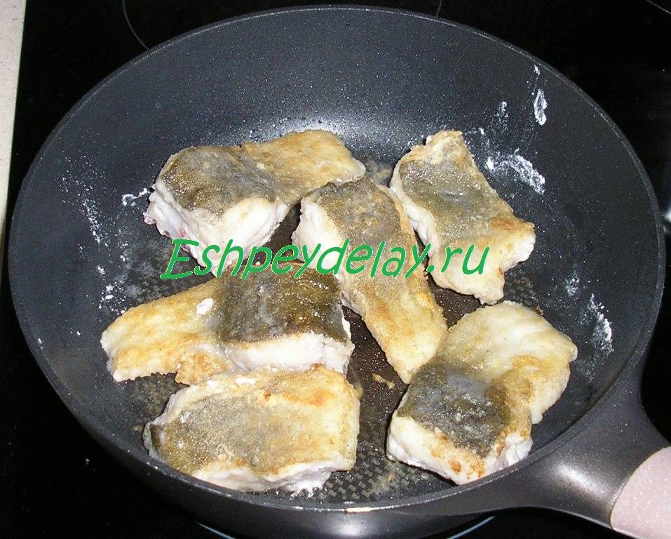 Как правильно жарить рыбу на сковороде: рецепты, фото