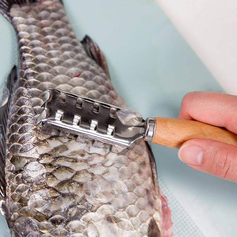 Как почистить рыбу от чешуи быстро и легко в домашних условиях?