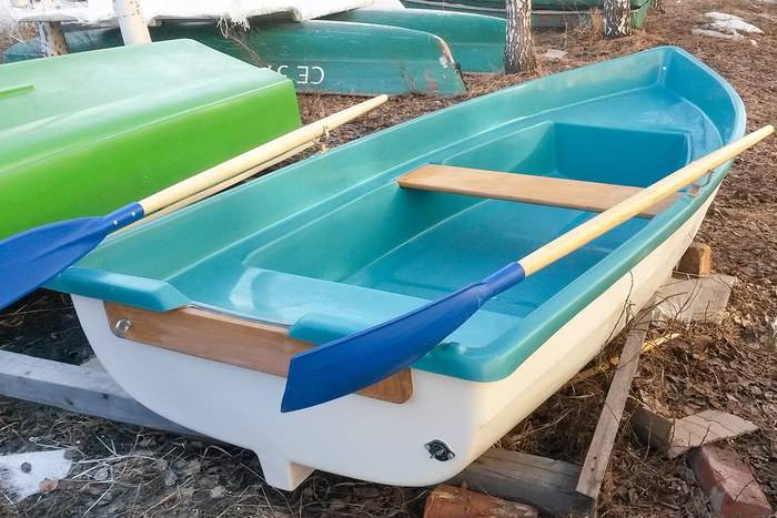 Пластиковые лодки под мотор: лучшие модели, советы по выбору