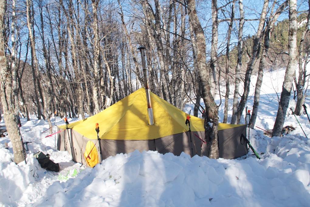 Зимняя палатка с печкой -  лучшая палатка для зимних походов? | заброска.рф