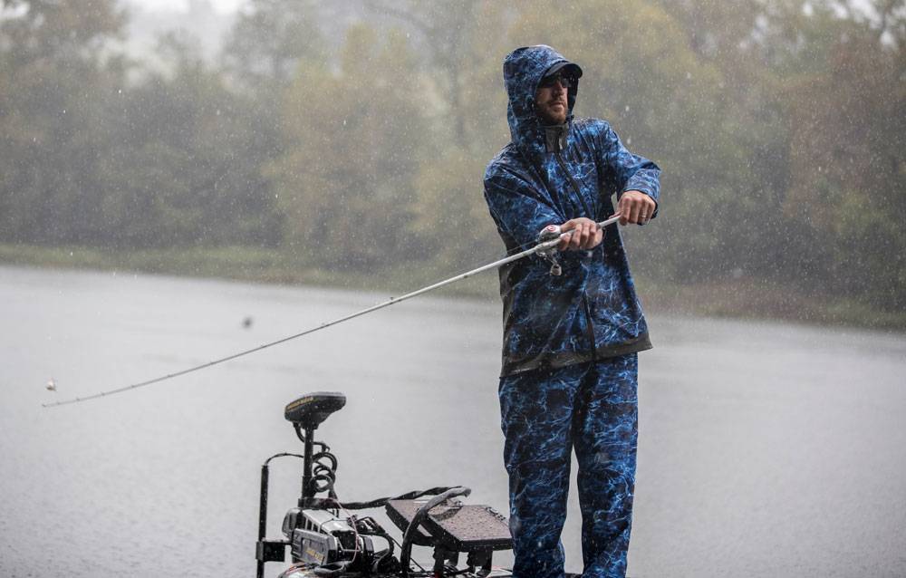 Почему рыба не клюет? влияют ли ветер, дождь, давление и погода на рыбалку