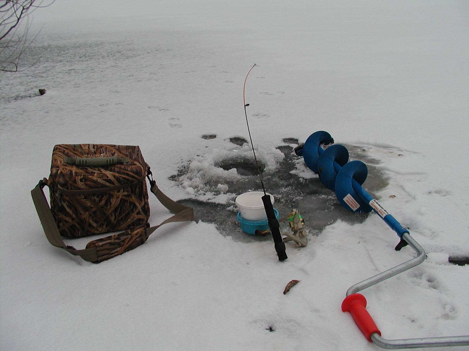 Что нужно для зимней рыбалки для начинающих: список нужных вещей и снаряжения + сколько это стоит