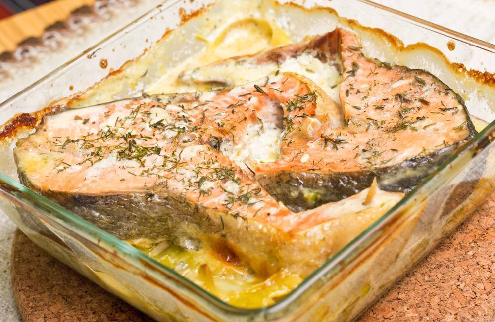 Как приготовить лосось в духовке или на сковороде на праздничный стол: рецепты с фото