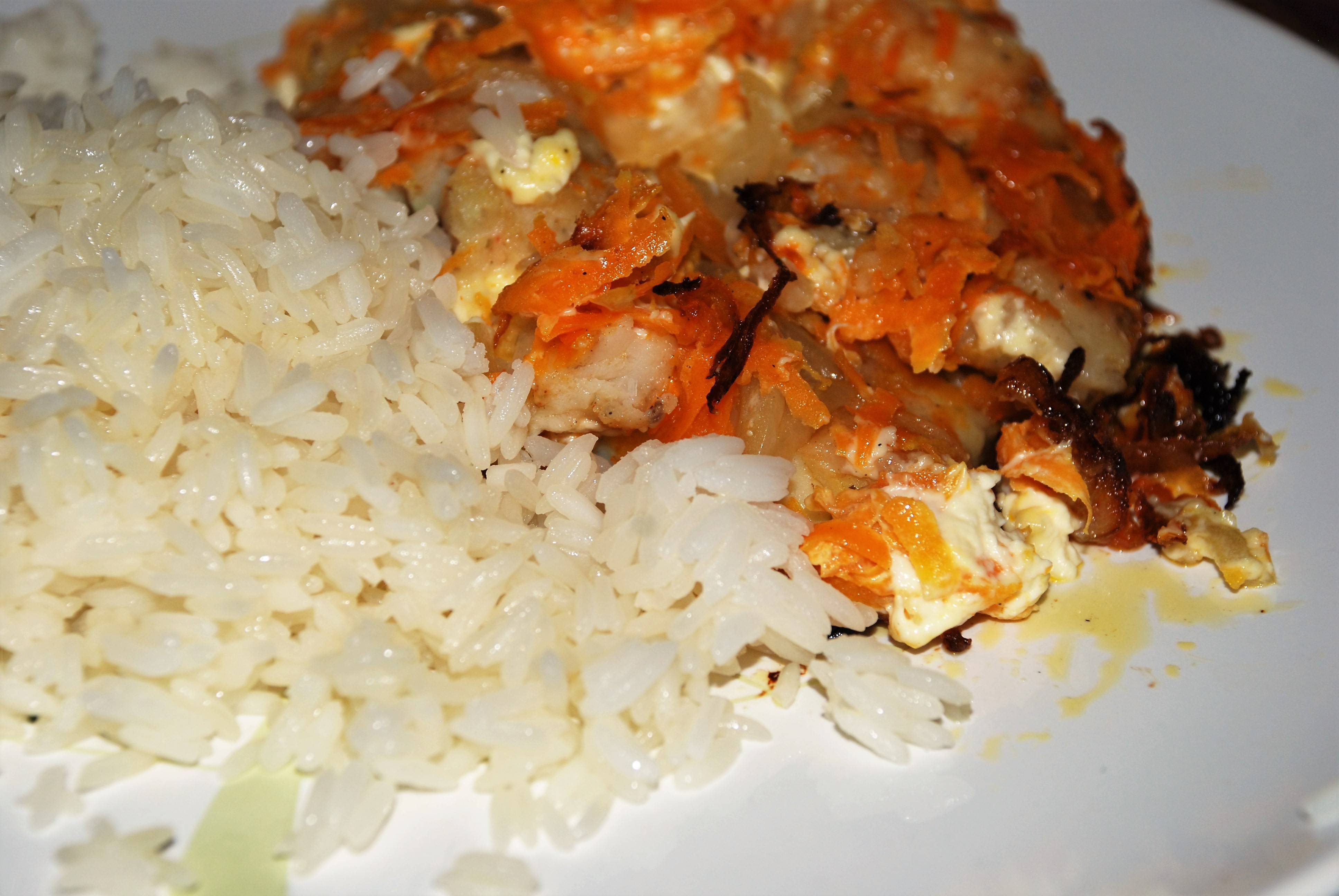 Рыба с морковью и луком - как вкусно готовить жареную или тушеную с картофелем, в томате или сметане