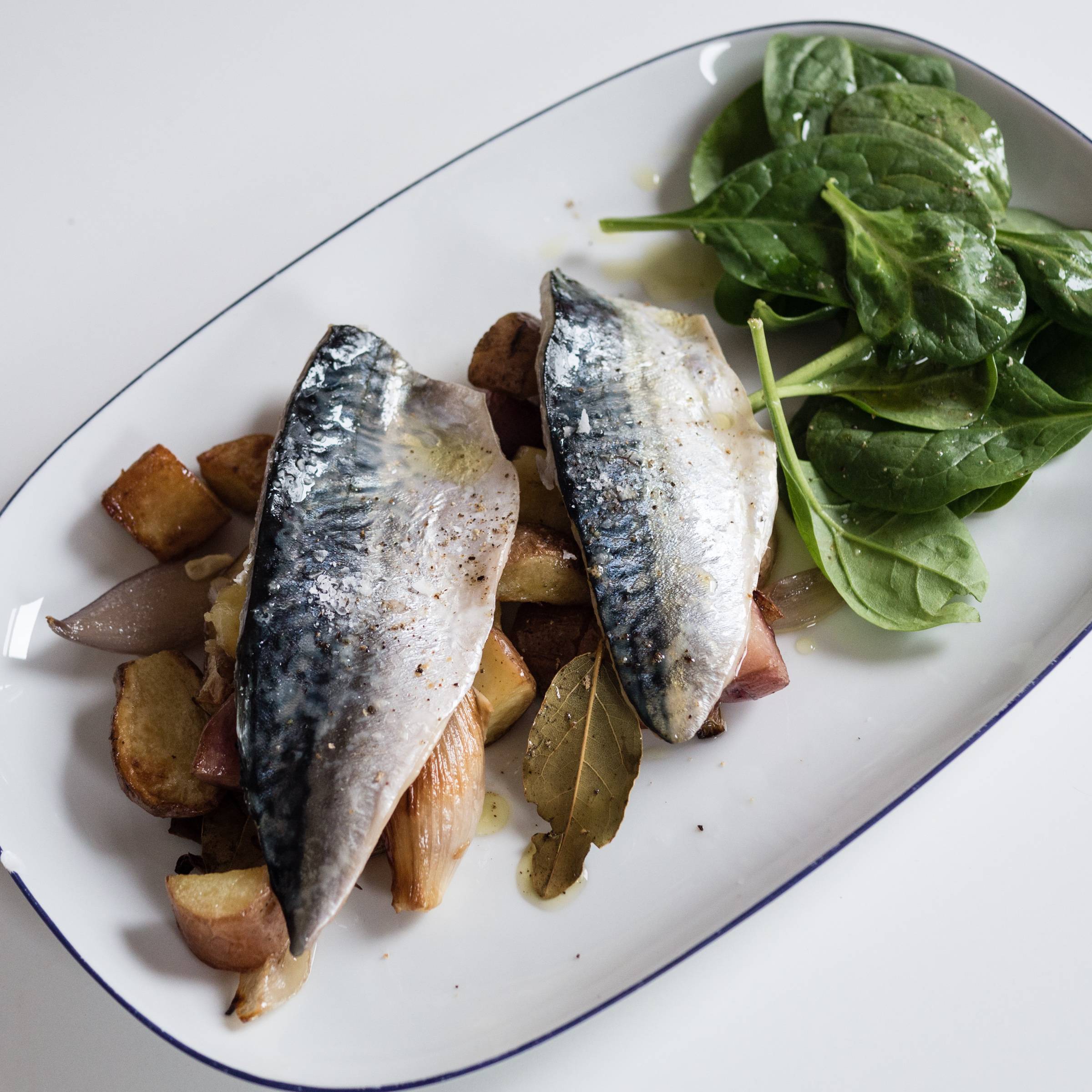 Жареная скумбрия: 10 рецептов приготовления рыбы на сковороде