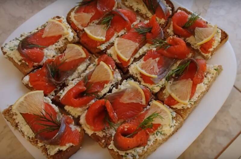 Бутерброды с красной рыбой на праздничный стол — простые и вкусные рецепты