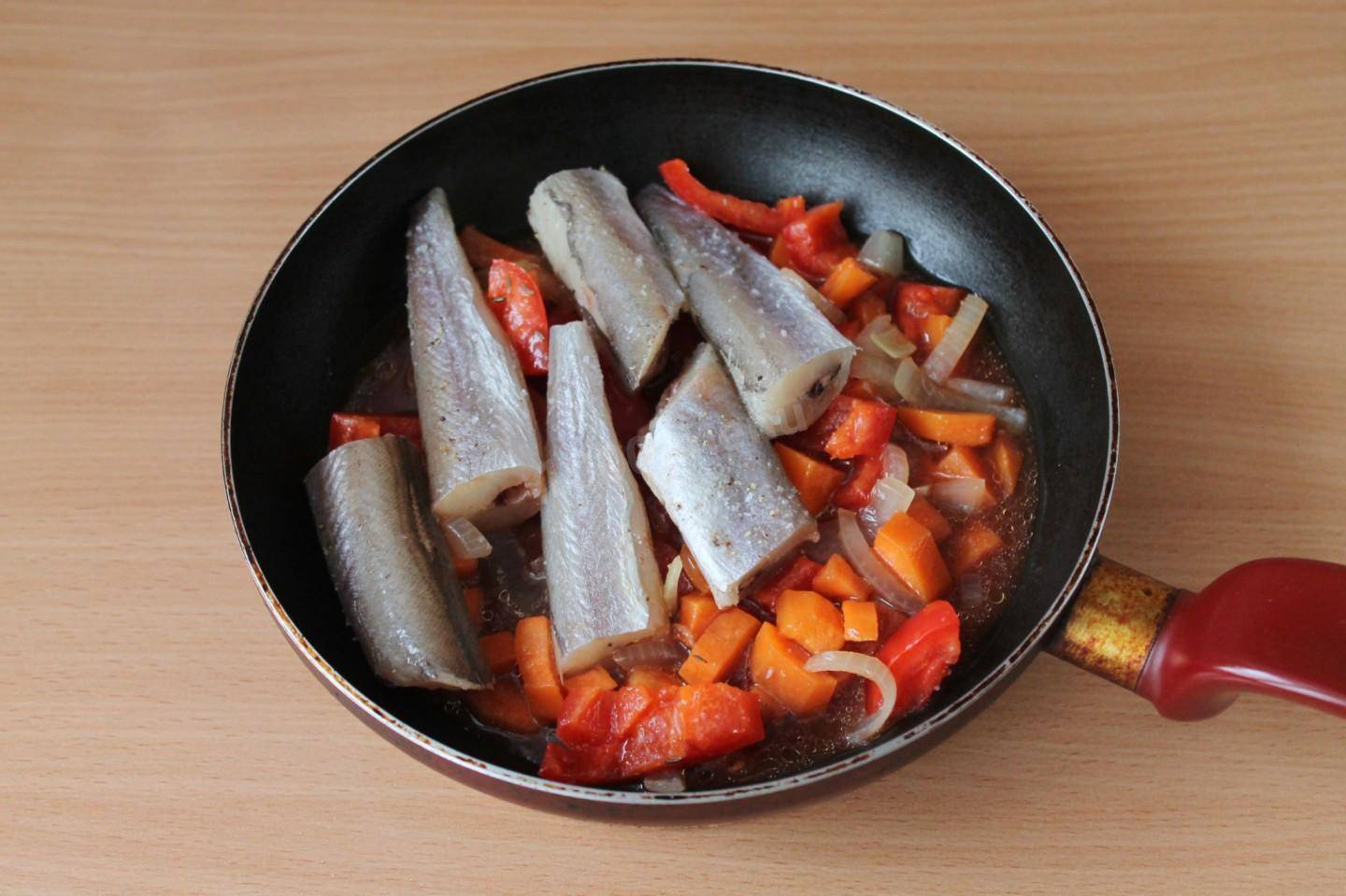 Рыба тушеная - 148 рецептов приготовления пошагово - 1000.menu