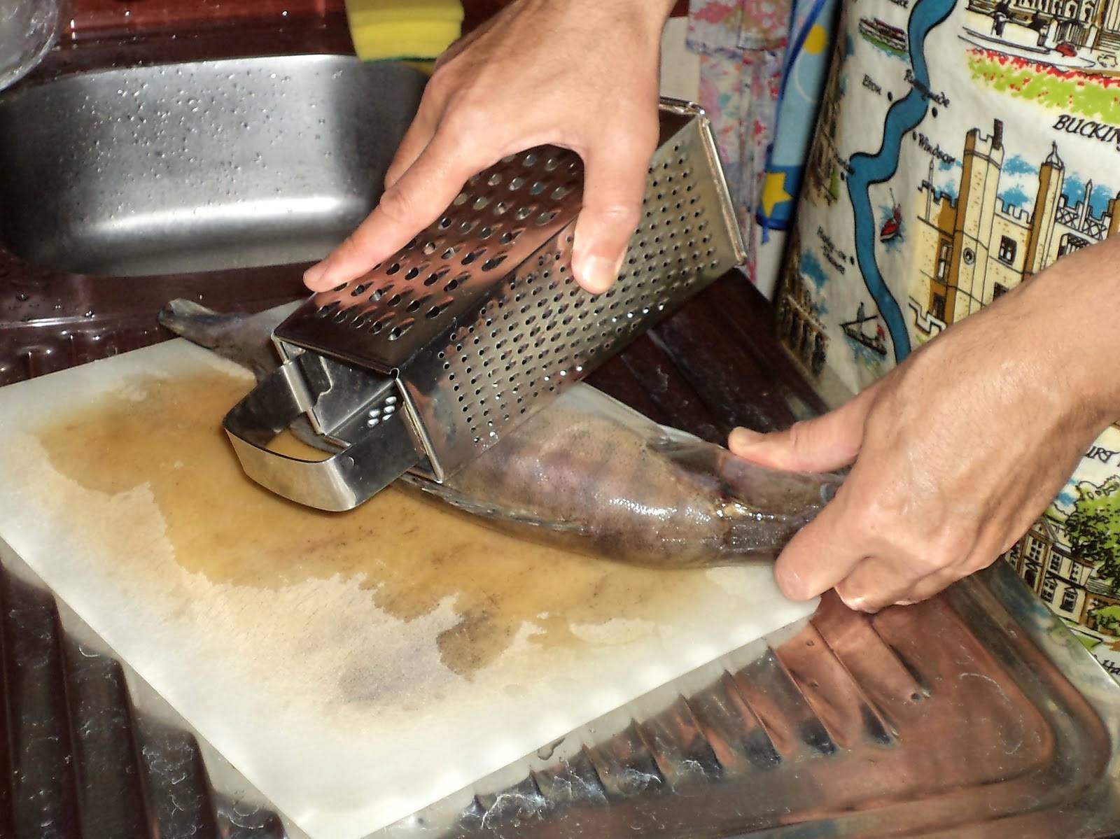 Как почистить рыбу от чешуи быстро и легко в домашних условиях?