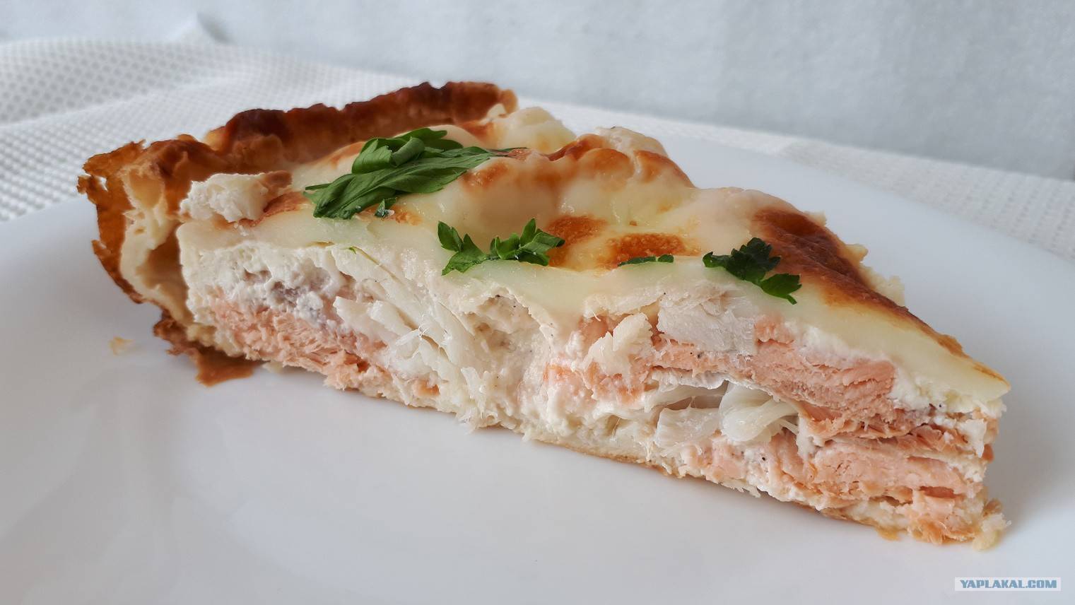 Пирог с рыбой в духовке — быстро и вкусно!