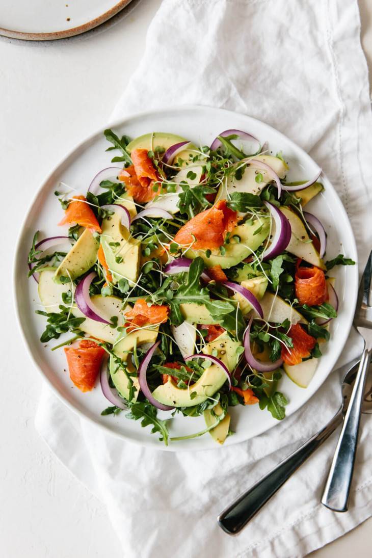 Салат с семгой – 10 очень вкусных рецептов с пошаговыми фото