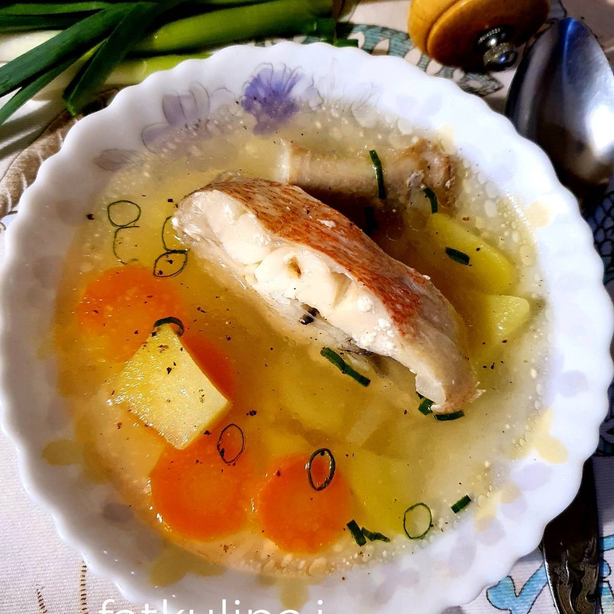 Уха из речного окуня: рецепт приготовления супа в домашних условиях